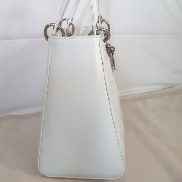AUTHENTIC CHRISTIAN DIOR Lady Dior Bag - Medium - Picture 6 of 15